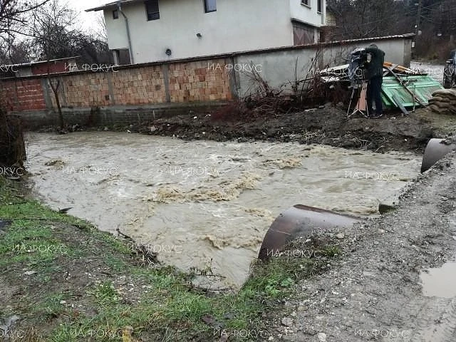Нивото на реките Дивотинска, Струма и Места се е повишило рязко