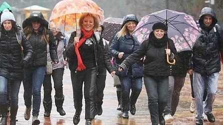 Родители се надбягваха с раниците на децата си