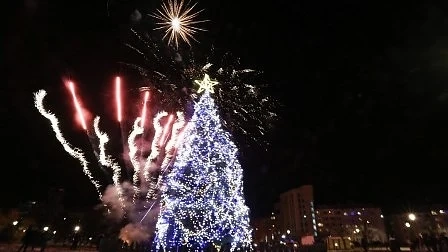 Коледната елха на София грейна (СНИМКИ)