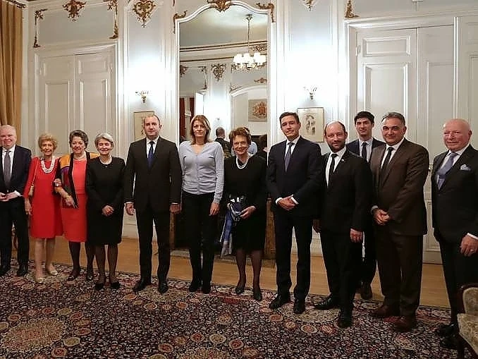 Първата дама се появи по жилетка на прием