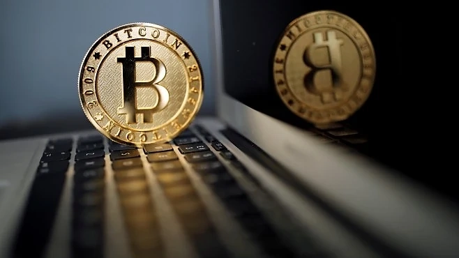 Курсът на биткойна падна   