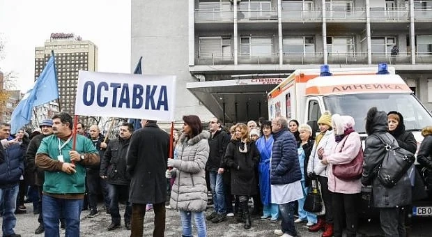 Пети ден продължават протестите пред \
