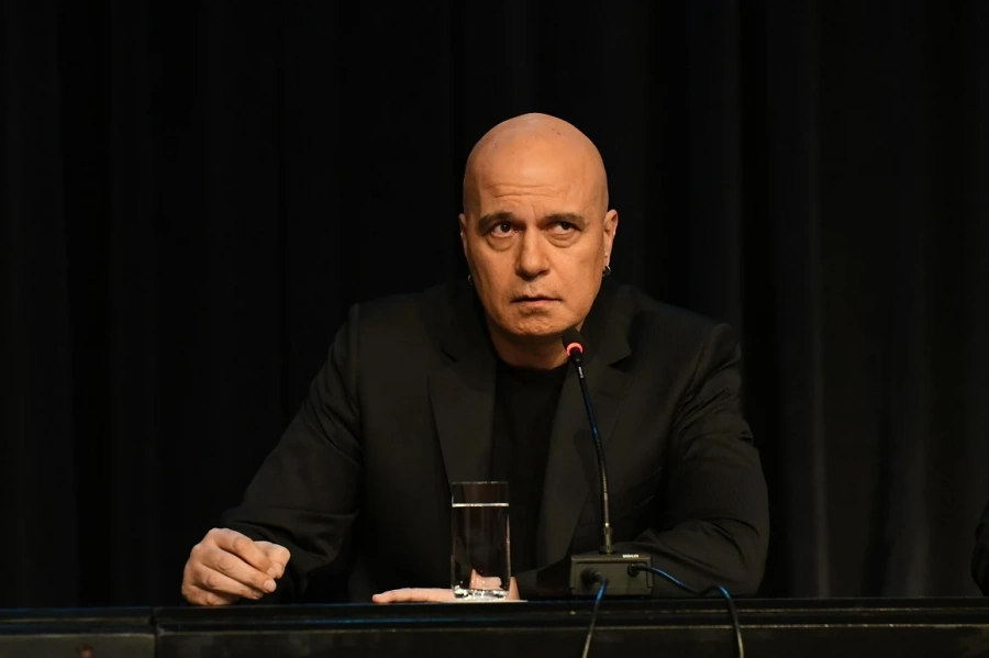 Слави за депутатите: Вместо да подаряват живот, прибират пари