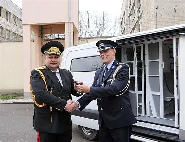 Холандия дари на МВР бусове за превоз на мигранти