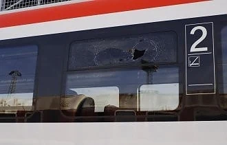 Момиче пострада от хвърлен камък по влак
