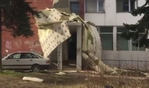 Саниран блок се срина в „Студентски град\