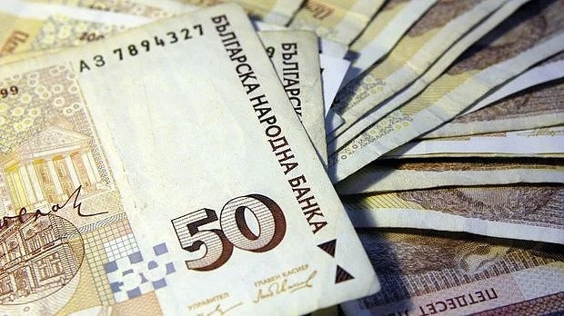Харчим по 8 милиона лева на час за подаръци