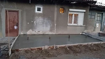 Семейство осъмна с автобусна спирка под прозорците на дома си (СНИМКИ)