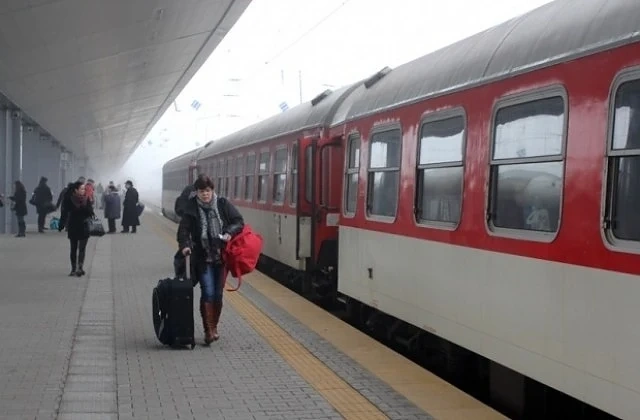 БДЖ пуска допълнителни места за празниците 