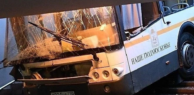 Петима са загиналите след като автобус влезе в московски пешеходен подлез (ВИДЕО)