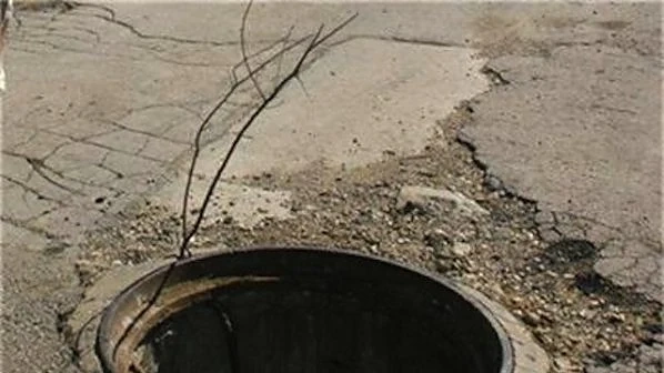 Опасни шахти зеят и създават опасност за хората 