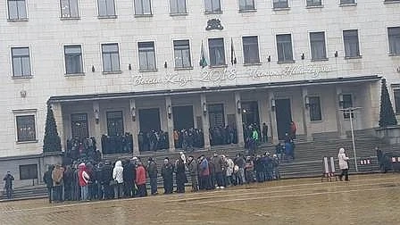 Опашка пред БНБ заради специална монета от 10 лева за европредседателството