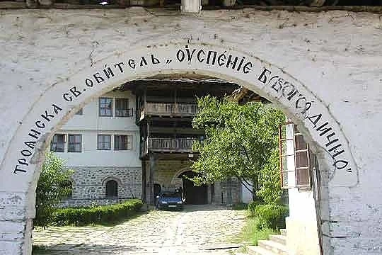 Откриха древни ценности до Троянския манастир