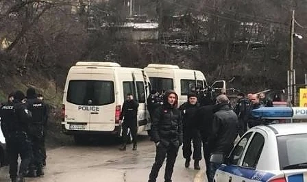 Спецакция в село Луково във връзка с шесторното убийство 
