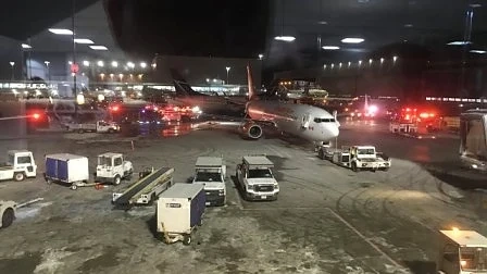 Два самолета се сблъскаха на летището в Торонто