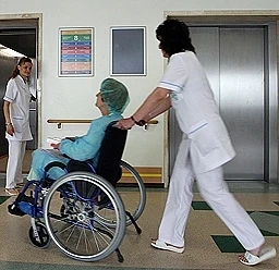 Българските медицински сестри предпочитат да работят в чужбина  
