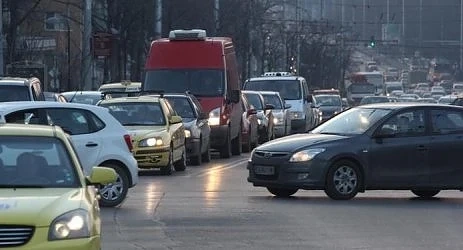 Колите с по един човек били виновни за мръсния въздух