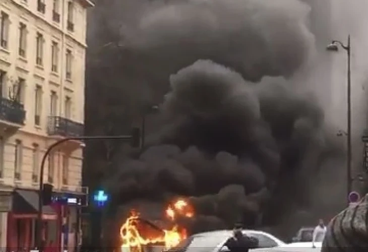 Автобус изгоря във Франция 