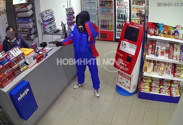 Маскирани обраха бензиностанция край Плевен 