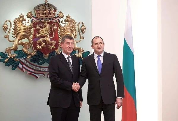 Румен Радев разговаря с премиерът на Чехия 