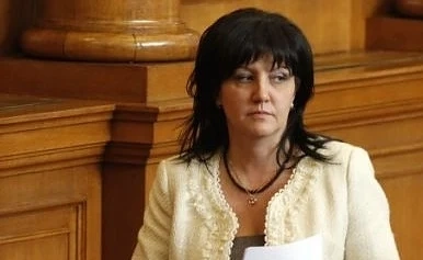 Цвета Караянчева с извънредно изказване за отчета на президента