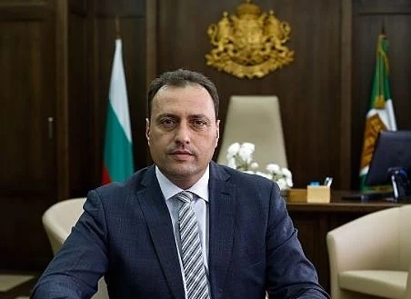 Само за два дни над 4500 автомобила са се качили до пистите в Банско