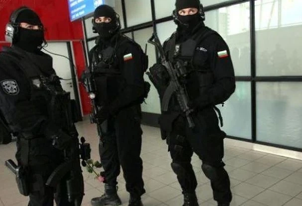 Затвориха метростанция \