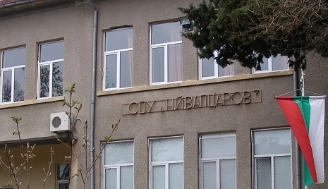 12-годишен нападна учител 