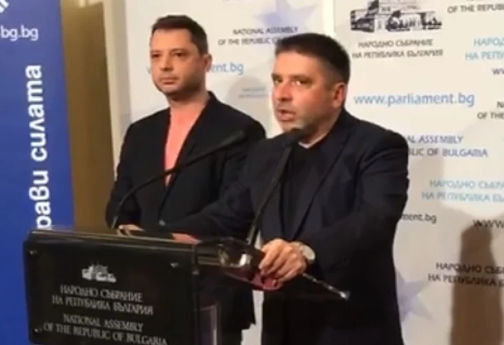 Делян Добрев: Ще си подаде ли оставката Елена Йончева?