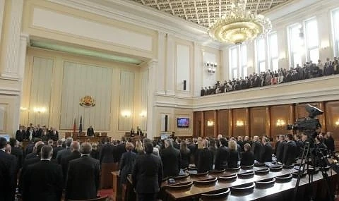 Депутатите почетоха паметта на жертвите на комунистическия режим