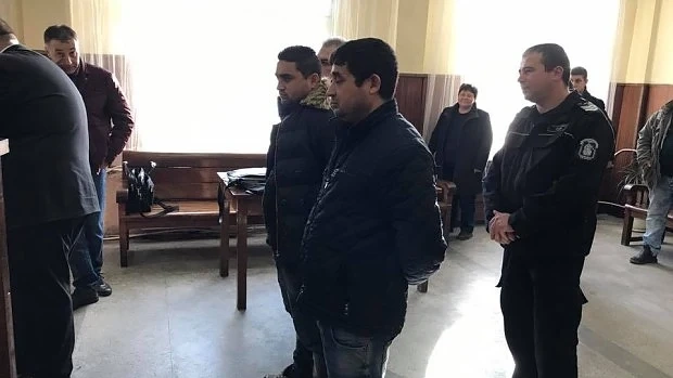 Само един от задържаните за побой над полицаи в Ихтиман остава в ареста