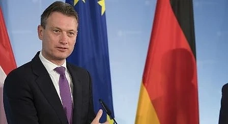 Външният министър на Холандия подаде оставка заради лъжа за среща с Путин