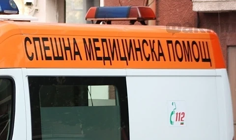 Спешни медици - заключени на адрес