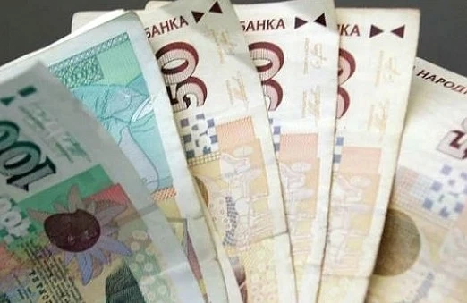 Повишават заплатите на депутатите с 300 лева  