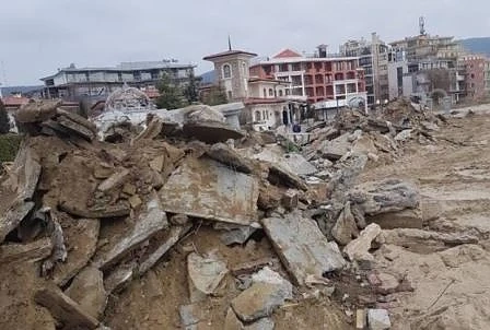 Разрушиха незаконно мини голф игрище в Слънчев бряг