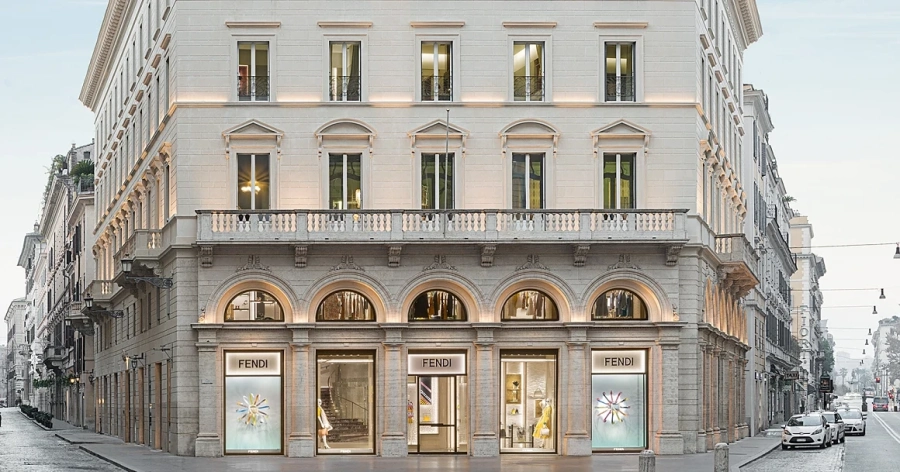 Френска компания поема модна къща Fendi