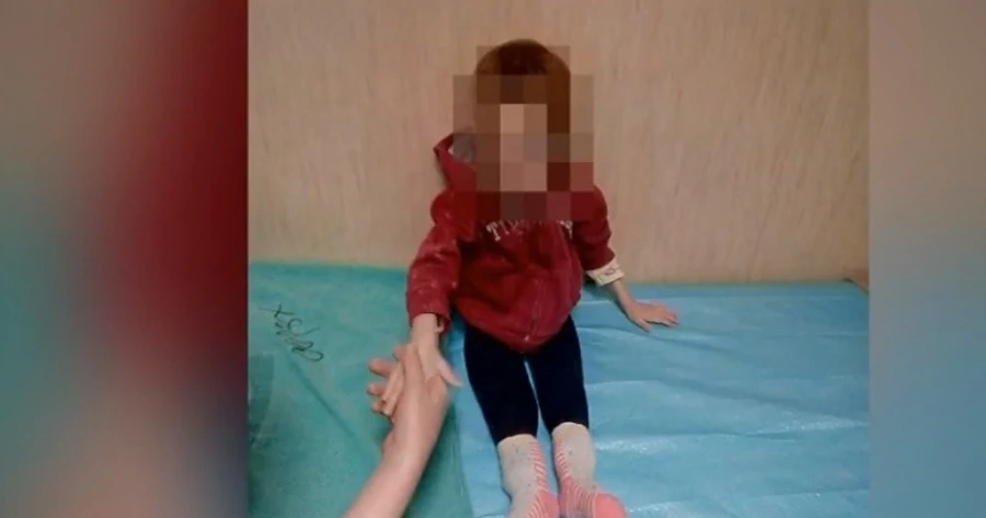 Спешно приеха 3-годишни близначета в болница, арестуваха майката