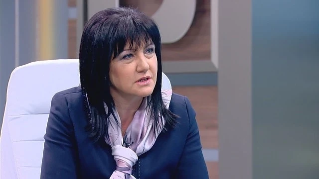 Караянчева: Президентът говори махленски, БСП заплашва Марешки, Пеевски не идва на работа