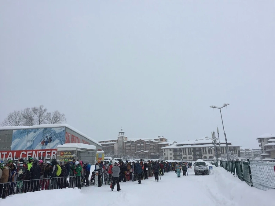 Пак опашки втори ден на лифта в Банско