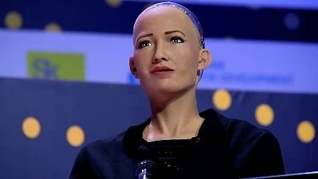 Хуманоидният робот София идва в България