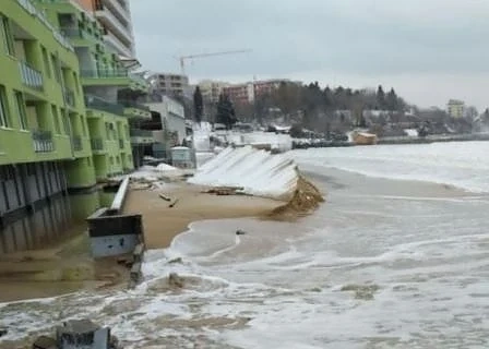 Морето погълна два плажа в Слънчев бряг и Несебър (СНИМКИ)