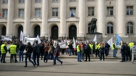 Надзиратели от затворите в цялата страна на протест в София (СНИМКИ)