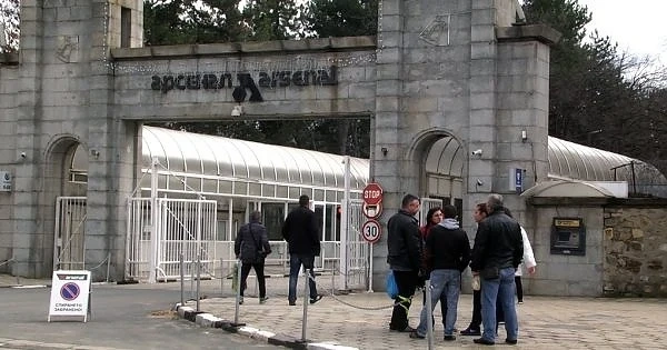 Екипи от инспекцията по труда разследват инцидента в \