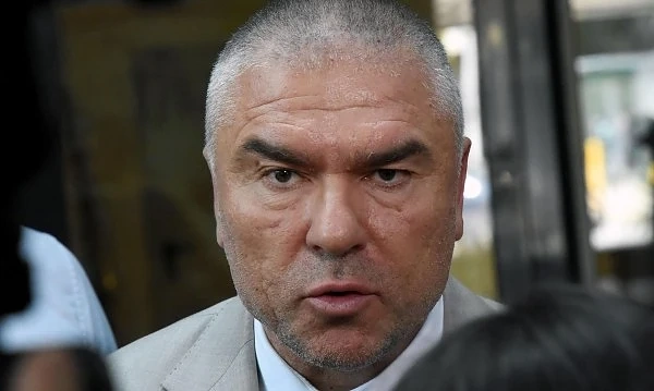 Според Марешки, Делян Добрев накарал Сидеров да \