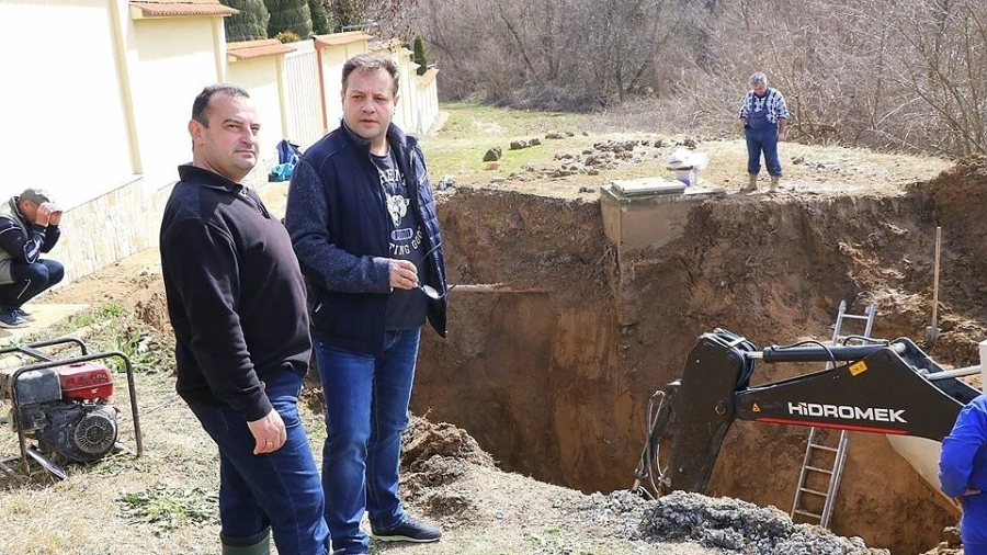 Незаконен строеж построен върху централен водопровод 