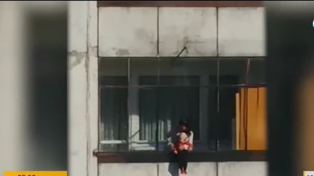 Провесеното от осмия етаж бебе вече си е у дома