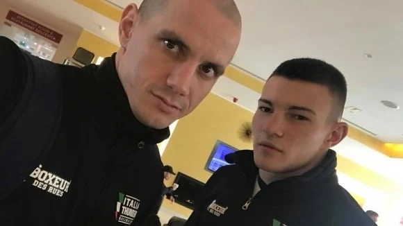 Български боксьори взеха дебют в профисериите на АИБА