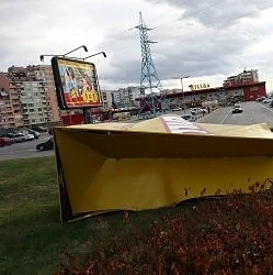 Силният вятър нанесе големи щети