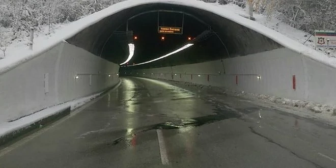 Намалена е видимостта по магистрала „Хемус” в района на тунелите