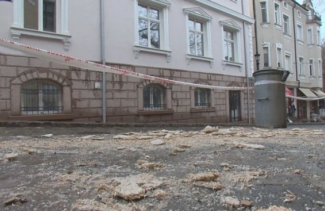 Мазилка се срути върху жена в Пловдив  